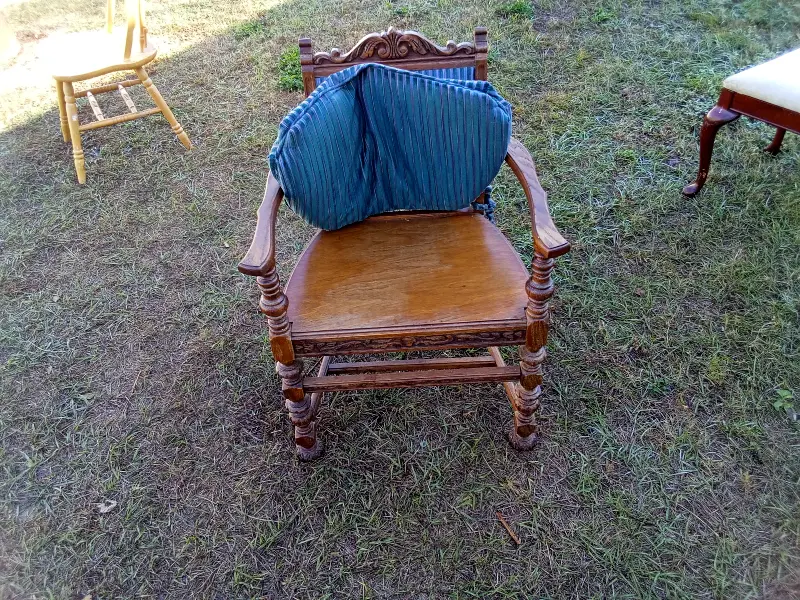 Ornate real wood accent chair with carved details and an antique-style design. Features a removable blue upholstered cushion for comfortable seating. Ideal as a statement chair for living rooms, bedrooms, offices, or entryways. Gently used. 💲 $40 donation requested