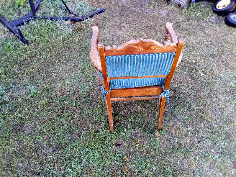 Ornate real wood accent chair with carved details and an antique-style design. Features a removable blue upholstered cushion for comfortable seating. Ideal as a statement chair for living rooms, bedrooms, offices, or entryways. Gently used. 💲 $40 donation requested
