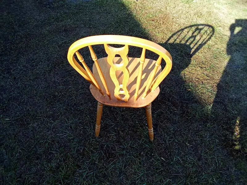 Classic real wood kitchen chair with a traditional spindle-back design and natural wood finish. Sturdy and lightweight, ideal for kitchens, dining areas, breakfast nooks, or extra seating. Gently used. Sold individually.