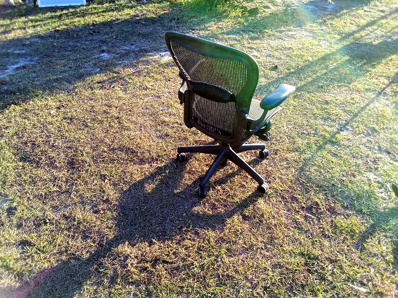Comfortable black office chair with a breathable mesh back, padded seat, adjustable height, and rolling base. Ideal for home offices, workstations, or student desks. Smooth-rolling casters and supportive armrests. Gently used. 💲 $30 donation requested